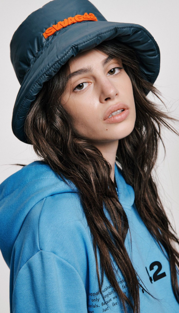 Warming fall gifts ideas: custom hat with logo