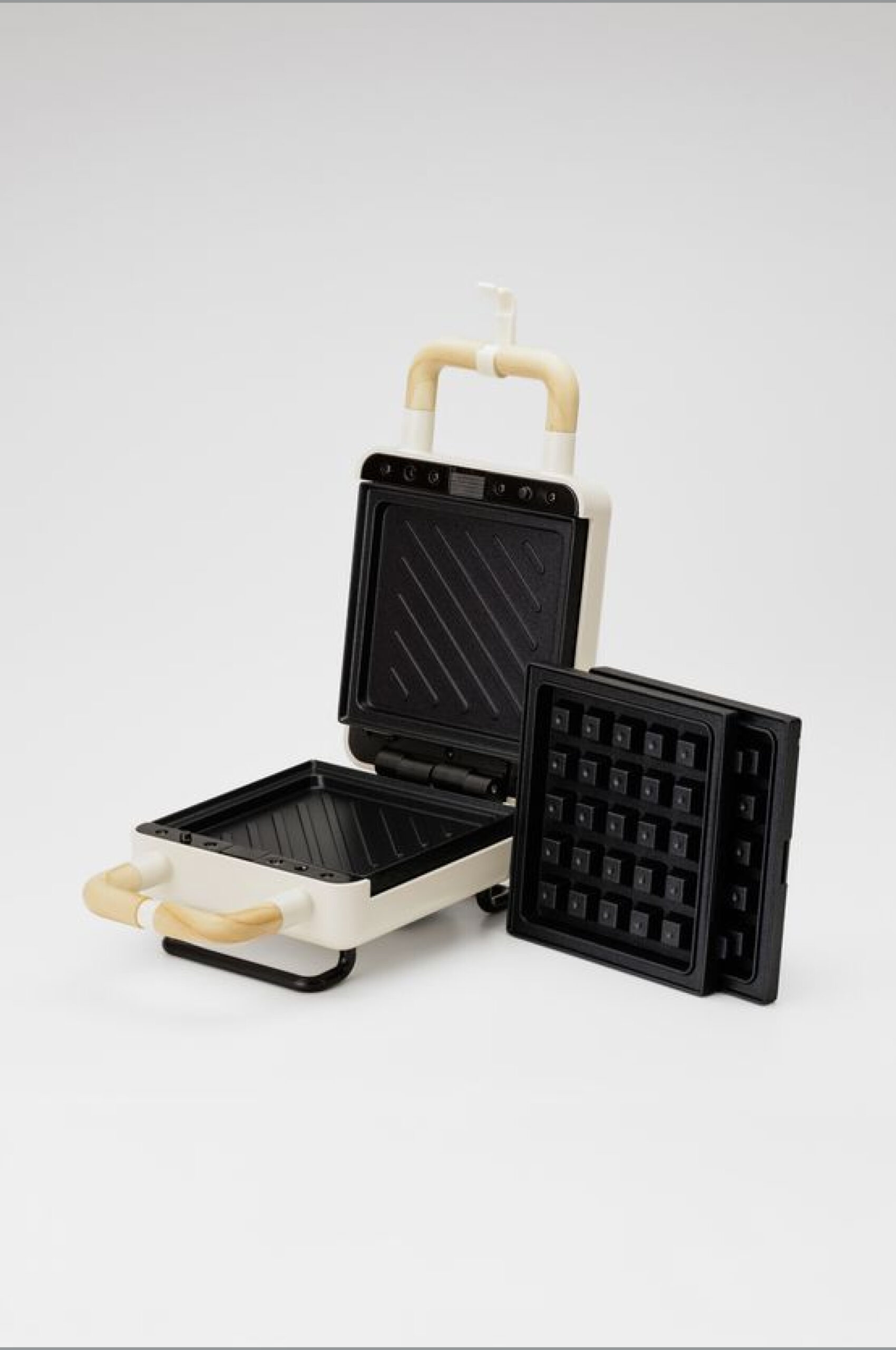 Customized waffle and sandwich maker