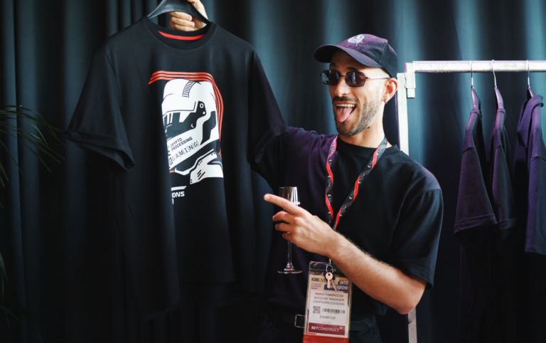 Event merchandise that works: 7 secrets from Swag42