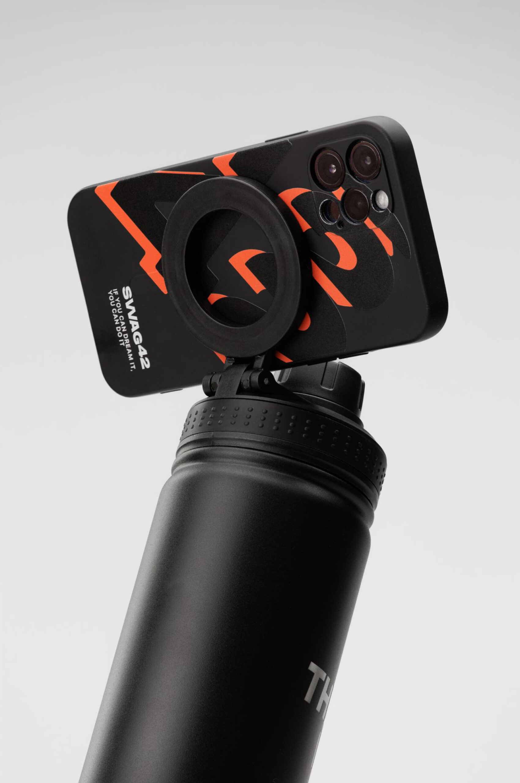 Back-to-school swag ideas: thermo bottle with a magnetic stand