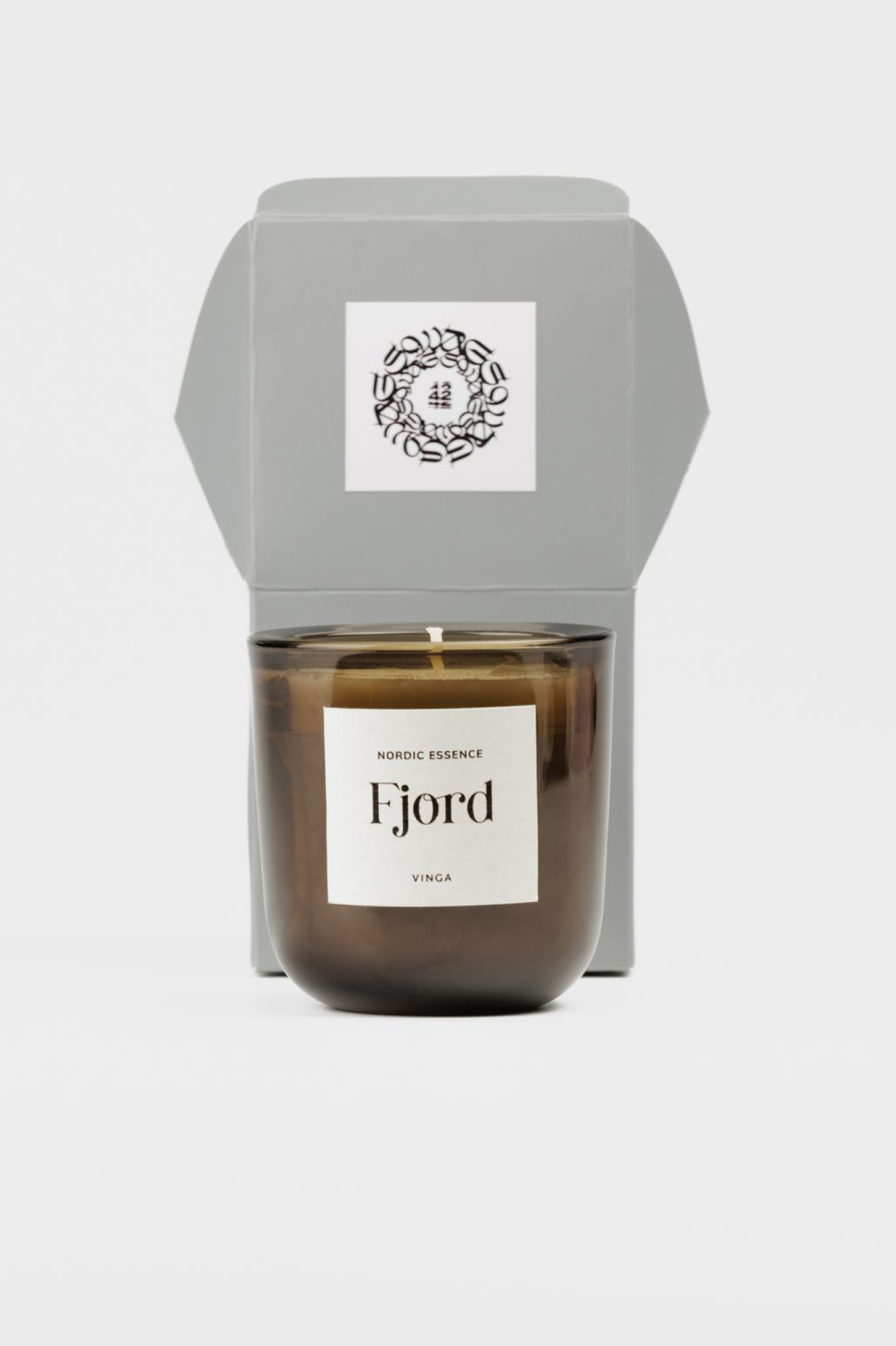 Scented soy candle for last-minute Christmas gifts