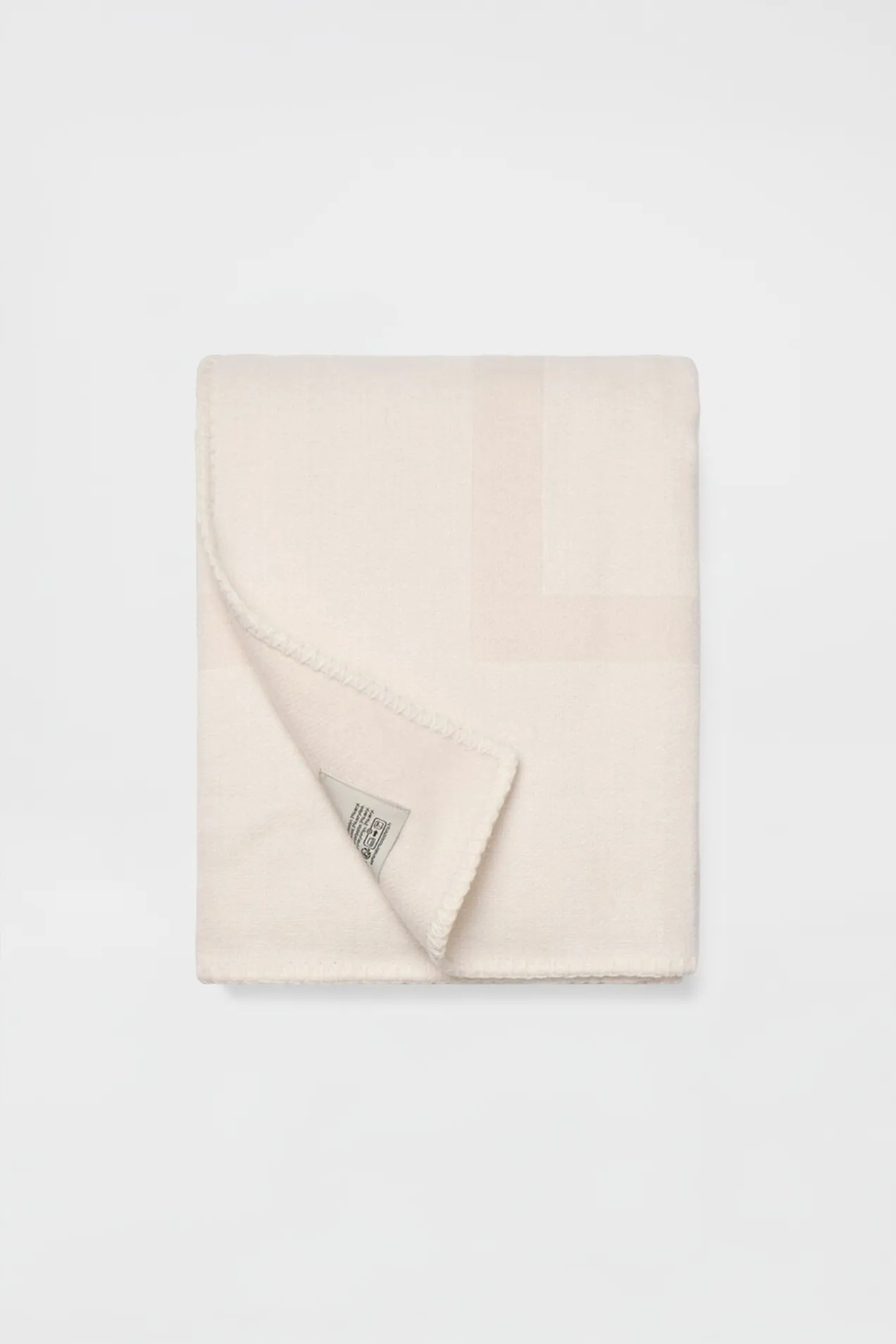 Employee gift: VINGA monogram blanket with branding
